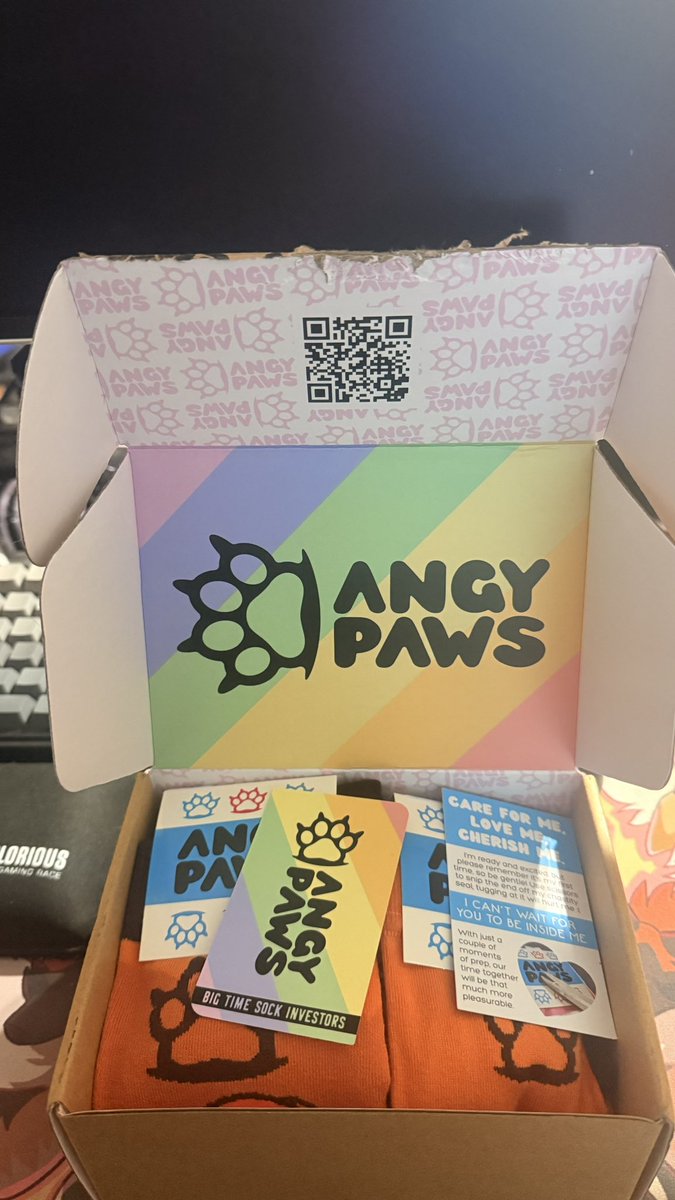 Rustypawws's tweet image. Yayayay socki @AngyPaws