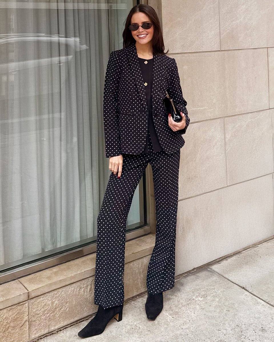 AnnTaylor's tweet image. Suiting done right 🤍 Refresh your wardrobe this season, courtesy of Juliet Mackay&apos;s roundup of the perfect office fits. 

Shop Juliet&apos;s Looks: cur.lt/lbfrmepp8