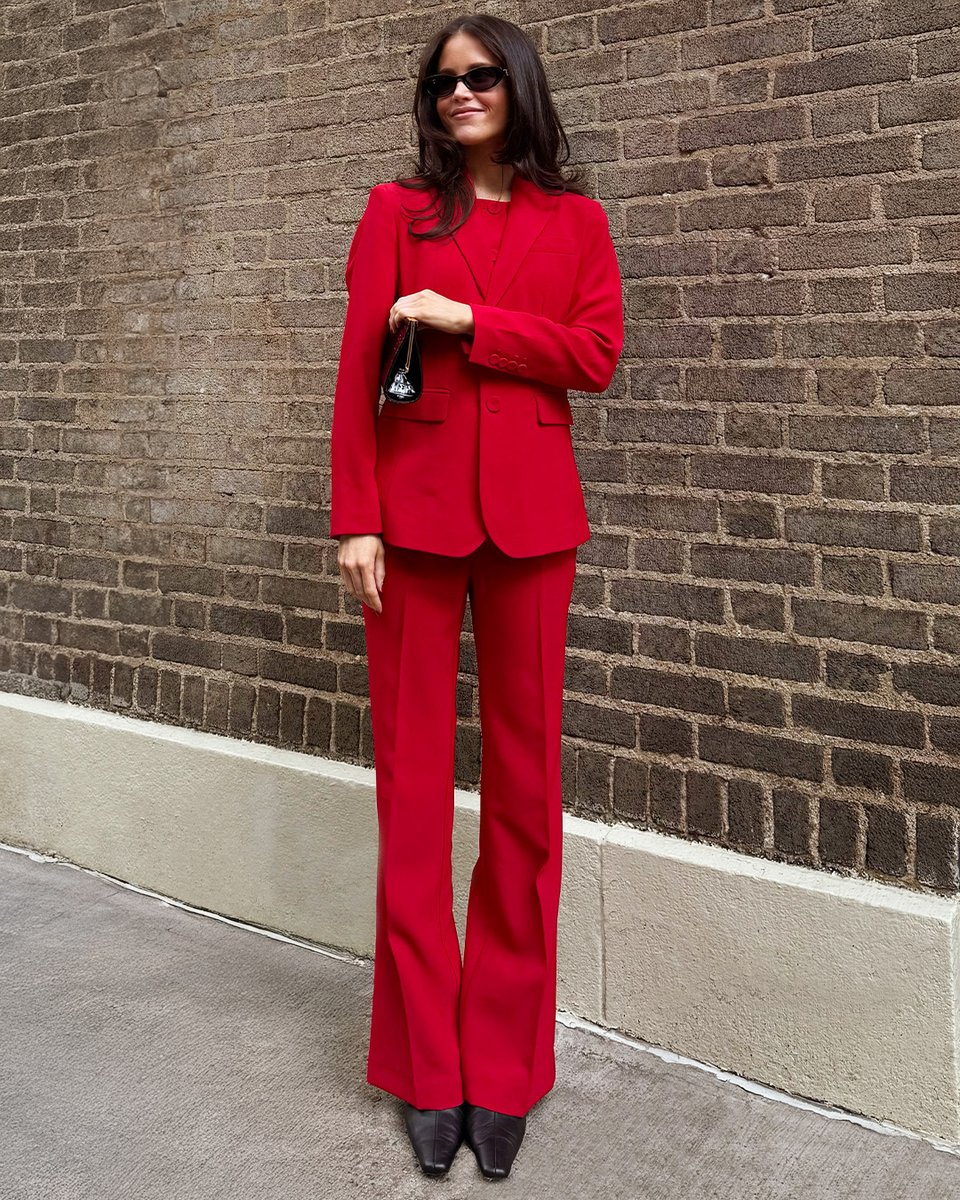 AnnTaylor's tweet image. Suiting done right 🤍 Refresh your wardrobe this season, courtesy of Juliet Mackay&apos;s roundup of the perfect office fits. 

Shop Juliet&apos;s Looks: cur.lt/lbfrmepp8