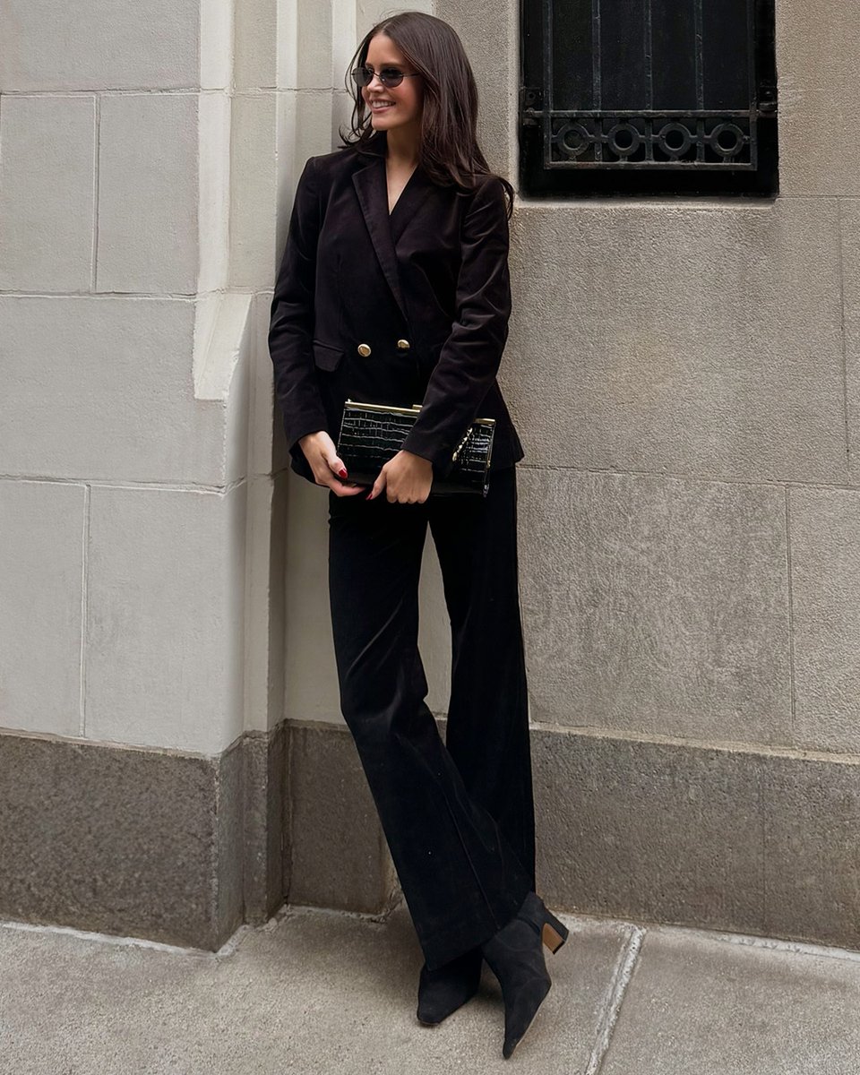 AnnTaylor's tweet image. Suiting done right 🤍 Refresh your wardrobe this season, courtesy of Juliet Mackay&apos;s roundup of the perfect office fits. 

Shop Juliet&apos;s Looks: cur.lt/lbfrmepp8