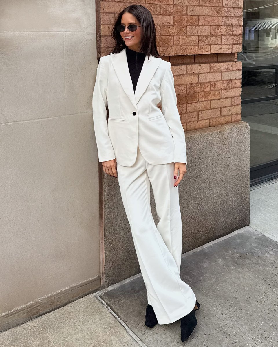 AnnTaylor's tweet image. Suiting done right 🤍 Refresh your wardrobe this season, courtesy of Juliet Mackay&apos;s roundup of the perfect office fits. 

Shop Juliet&apos;s Looks: cur.lt/lbfrmepp8