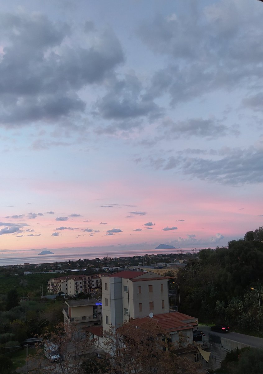 Dal terrazzo di casa 
#Fotografando
#tramonto 
#oggi 01/12/2025