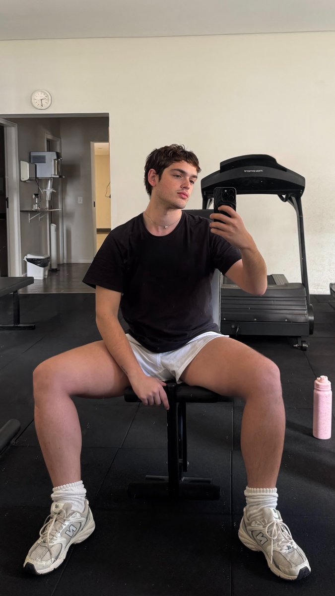 checkdhotdude5's tweet image. Wow