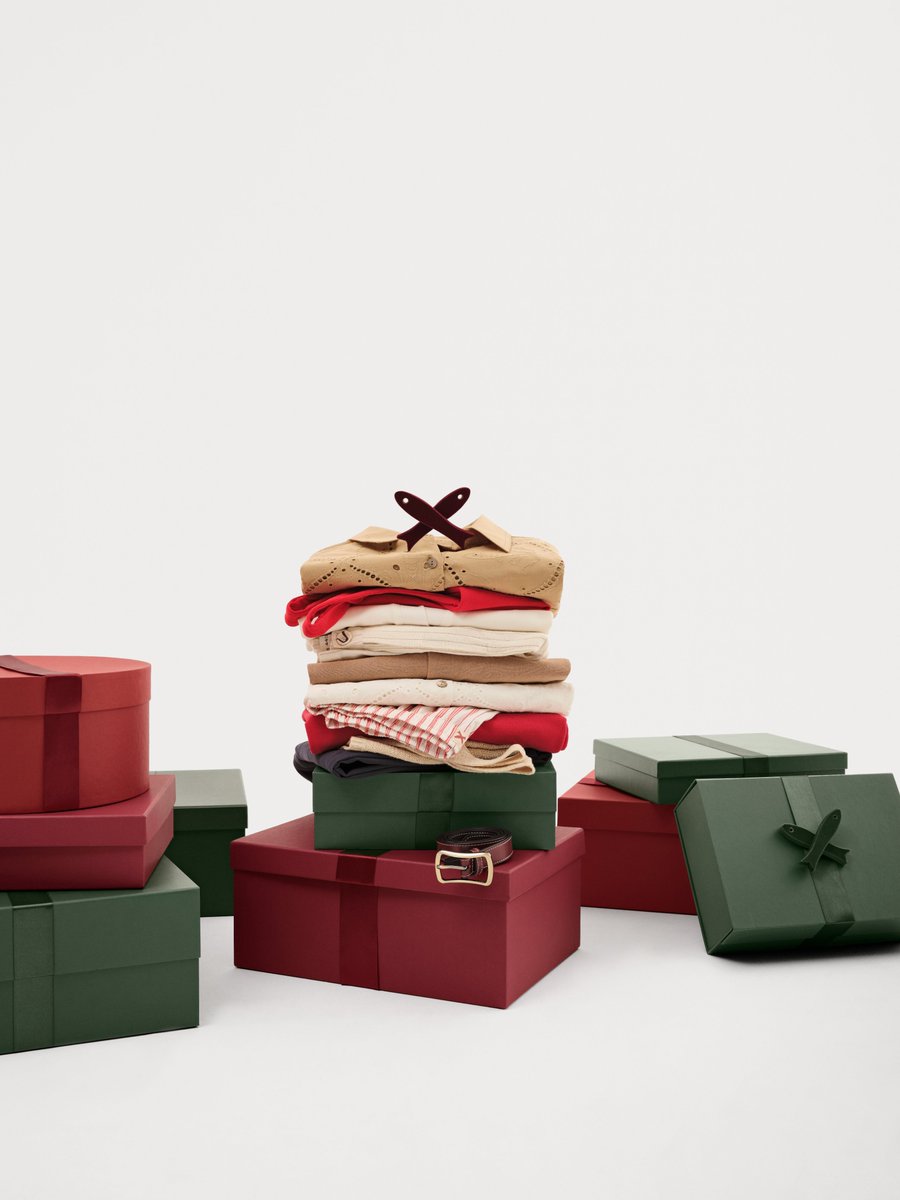 O clima de Natal está oficialmente no ar. Afinal, tudo começa no presente e os melhores vêm dentro de uma embalagem Hering 🎁