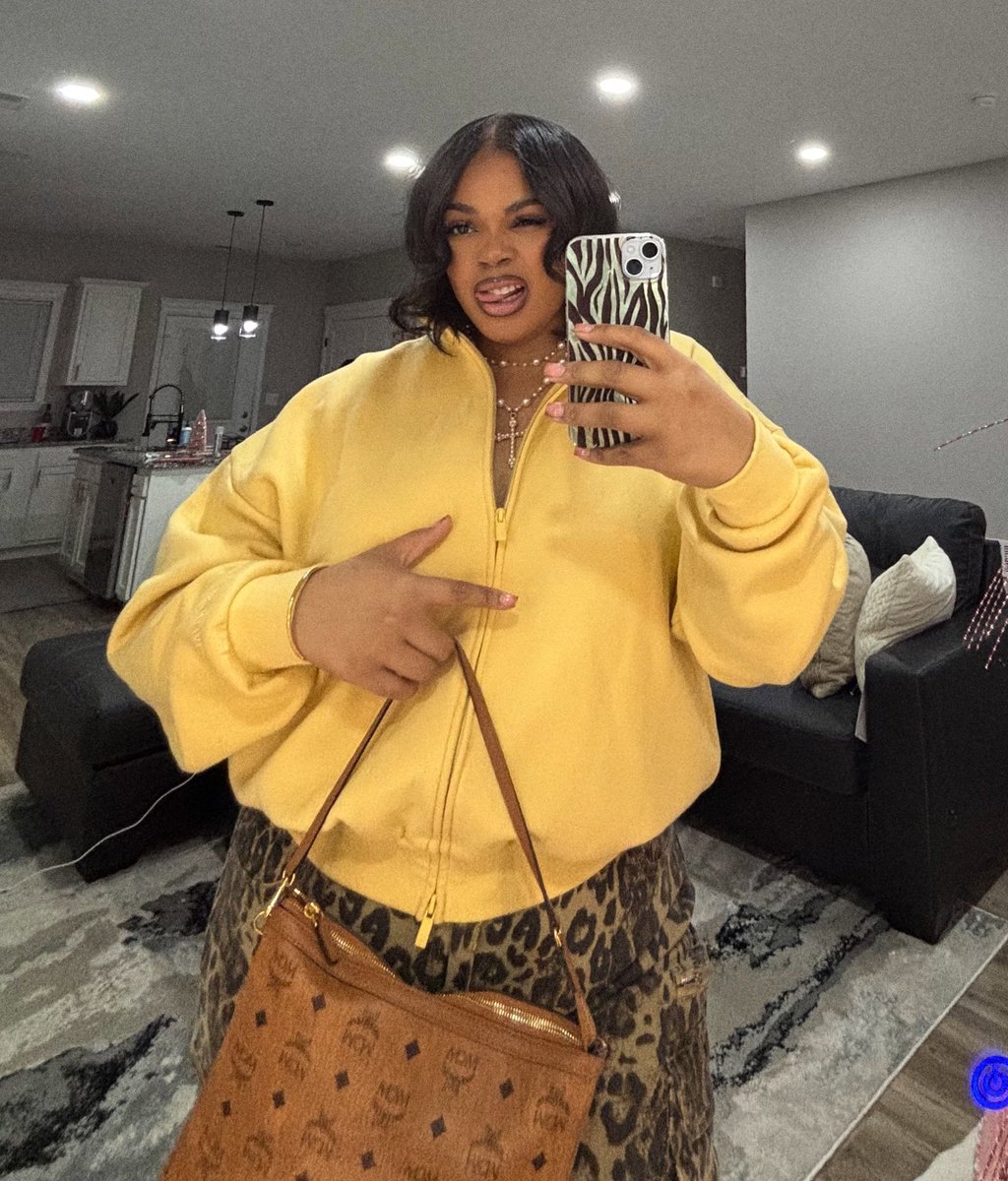 kynndaa's tweet photo. out here looking fine 🫦 https://t.co/2wuGRhD4JI