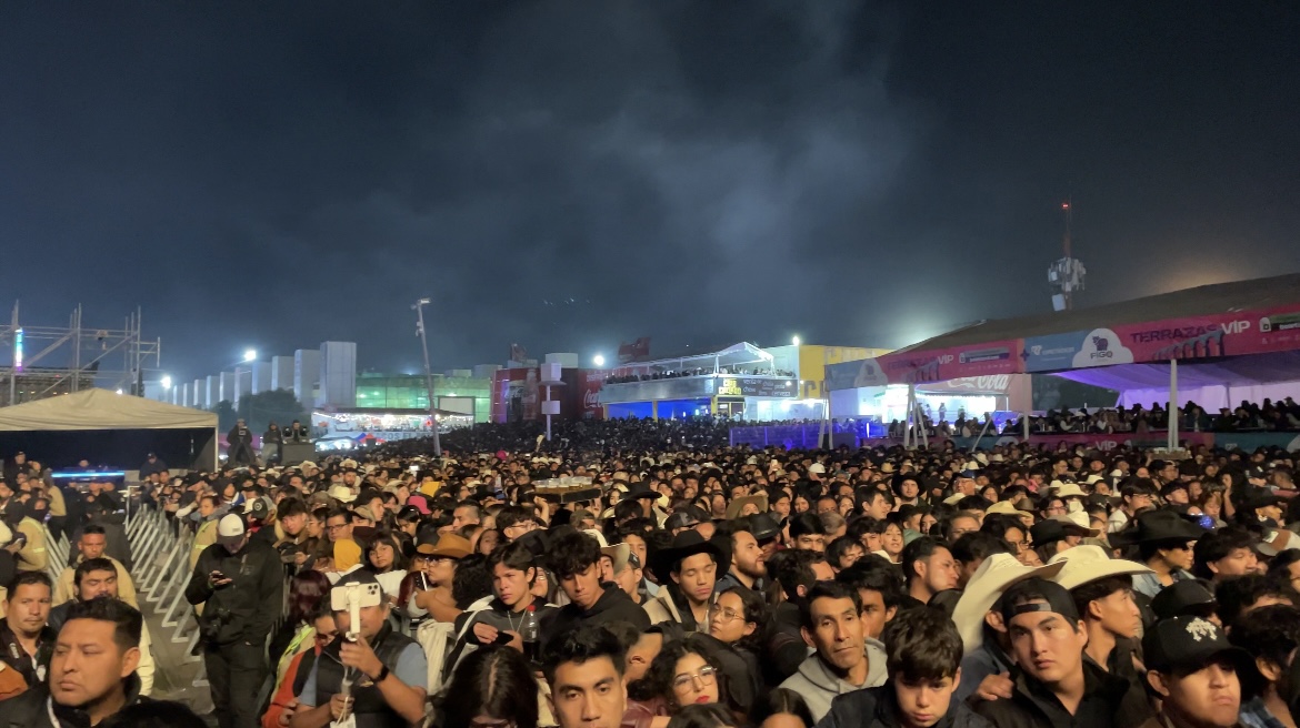 #QUERETARO: 🚨 Cae trío originario del Estado de México por robar un celular 📱 en pleno Teatro del Pueblo durante la Feria de Querétaro 🎡
⤵
poderciudadanoradio.com/gosv