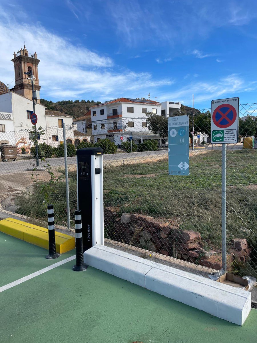 GCE_Valencia's tweet photo. Así funciona #GCE !!  

Rápido, eficiente y resolutivo. Punto de recarga ya instalado en Petrés. 

#TuDecidesTuFuturo https://t.co/EvHNiGc6RD