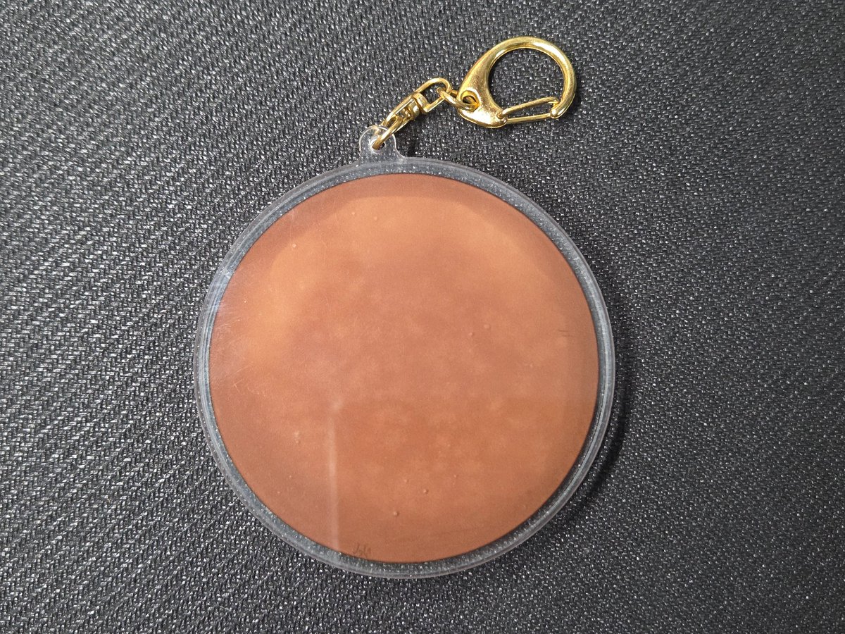 I would love an interest check! I made spinning Brushbuddy Arcylic keychains. Only a few but I am interested in seeing if anyone would like to buy one?

They are 3in
The one I have is a misprint but will be fixed in my next batch. (Pawprints mirrord)

#witchhatatelier #wha #Δ帽子