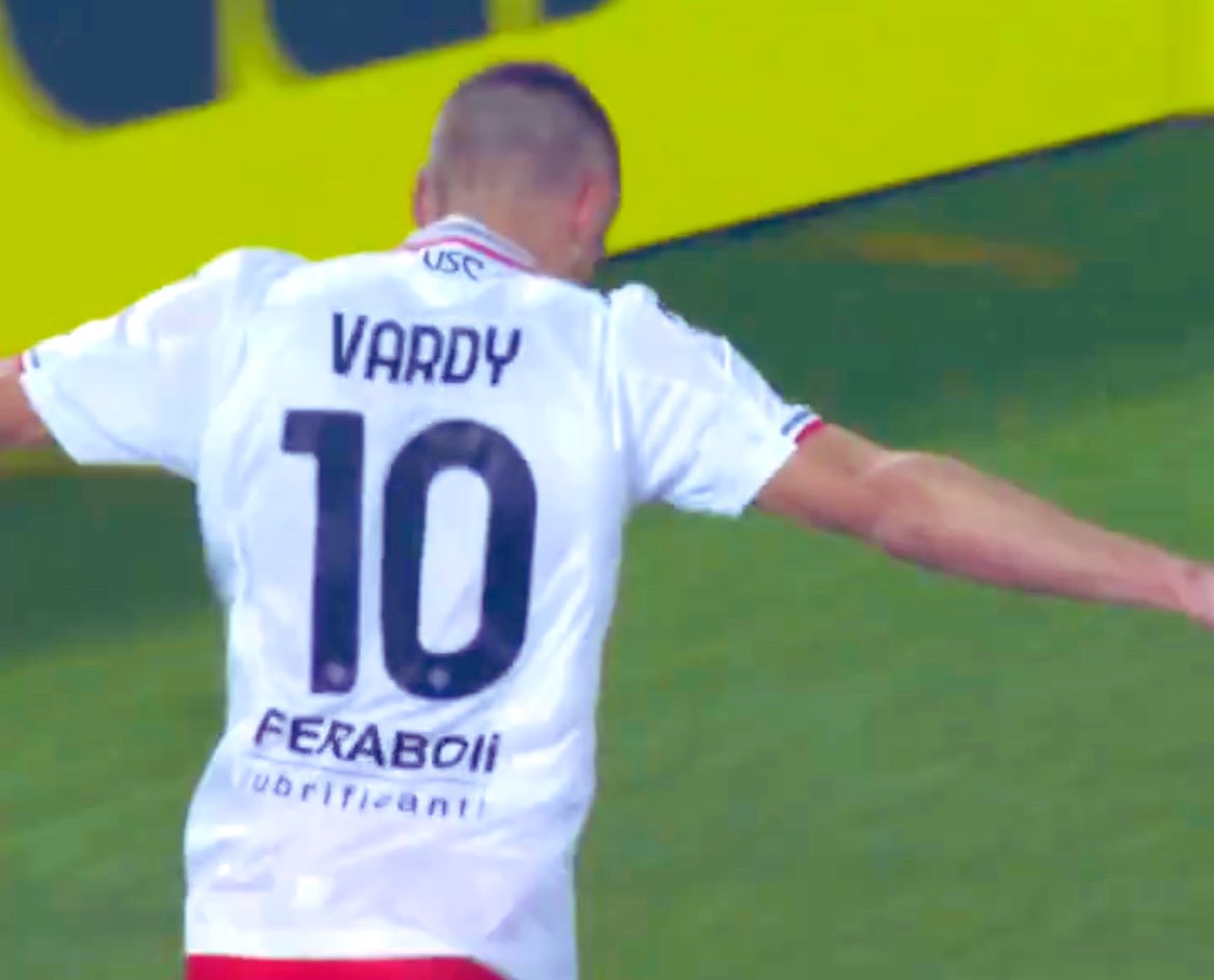 FBiasin's tweet image. Il movimento per rientrare dal fuorigioco sul gol dello 0-2, sintetizza perfettamente la grandezza di Vardy. 

Bellissimo. 

#BolognaCremonese