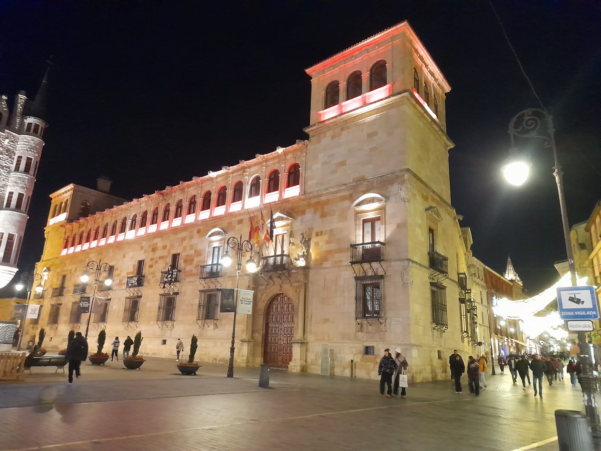 ♥️ La #DiputaciónDeLeón se ilumina este lunes para celebrar el #DíaMundialDelSida, una jornada dedicada a sensibilizar sobre la prevención, el diagnóstico y el tratamiento del VIH, así como a mostrar solidaridad con las personas que viven con esta enfermedad