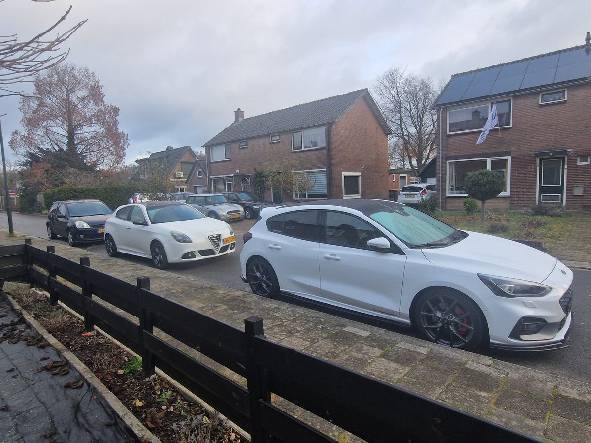 I'm not really on here anymore but! I came here to tell u people I am financially irresponsible. Why? Cause I bought a 3rd car last Saturday 🥲😗🤌🏻🇮🇹 Meet my long life dream car; The Alfa Romeo Giulietta 🇮🇹🍀

Ps; the Ford Fiesta / shitbox will make place eventually.