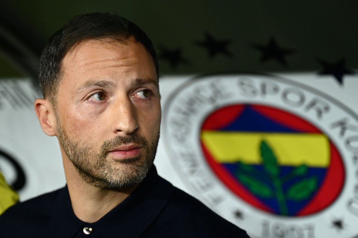 Domenico Tedesco: "Hava kötüydü, zemin kötüydü, hakem kötüydü, rakip takım yere yatıyordu gibi şeyleri asla konuşmamalıyız. Bizim herkesi yenmemiz gerekiyor."