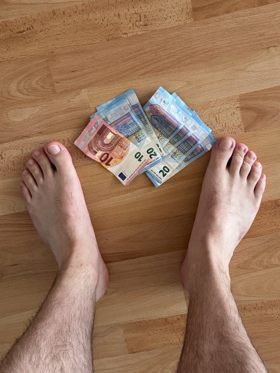 Suck my feet and give me your money🫦💦🥵
Retweet if you want to be the next one🐷