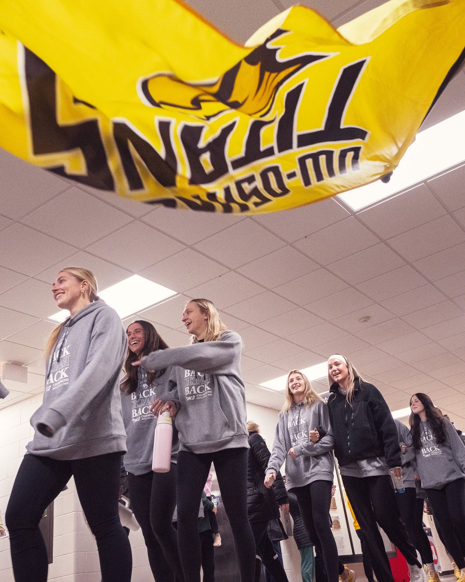 UWOVolleyball's tweet photo. Thanks for the send-off Titan Nation! https://t.co/QxvbRps4G7