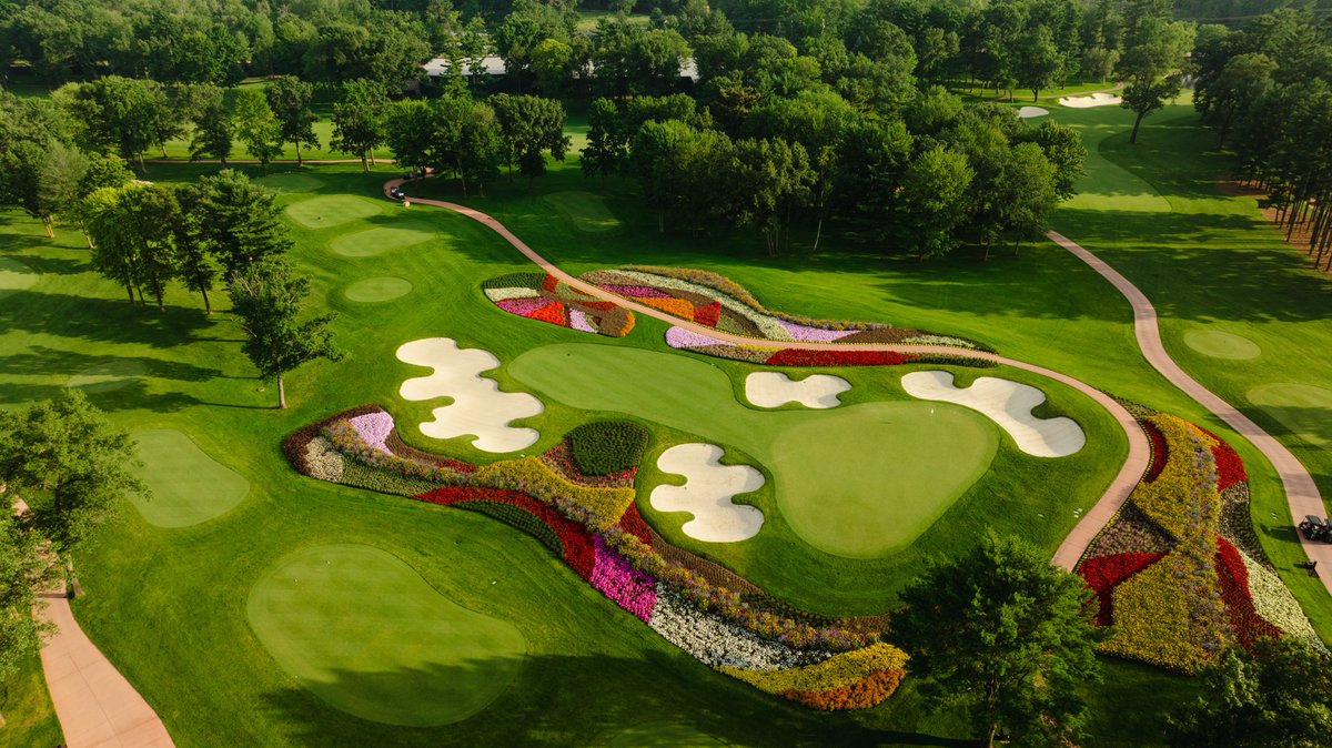 GOLF_com's tweet image. Just north of Stevens Point, Wisconsin, SentryWorld is, indeed, an exquisite work of art.

After all, only a master’s hand could have created their famous “Flower Hole.” 

This show-stopper par-3 is framed with over 50,000 flowers; an incredible palette of colors meticulously…