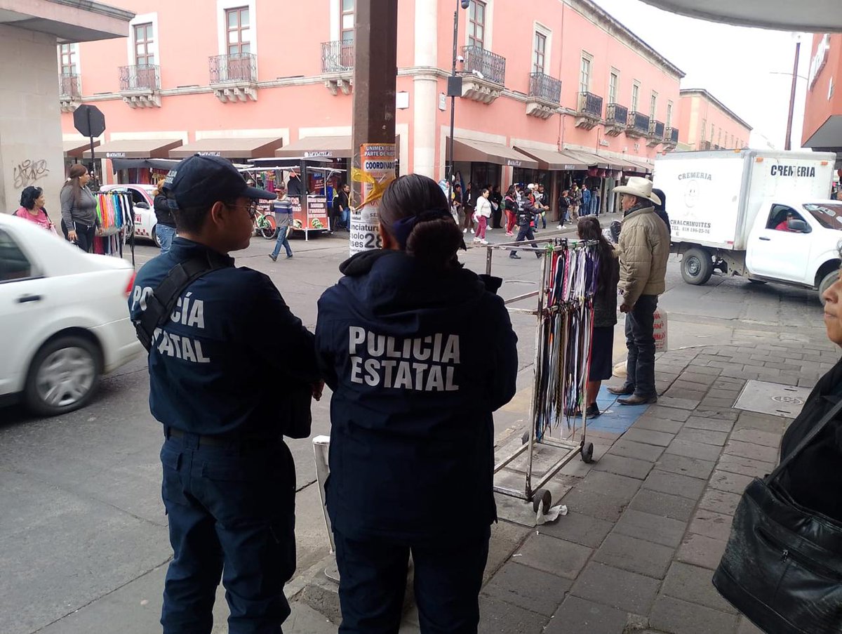 sspdgo's tweet image. #DurangoRenace Las 24 horas del día, se mantiene vigilado el Centro Histórico, por agrupaciones de la Policía Estatal, llevando a cabo recorridos en todas las áreas: comerciales, paseos, etc, manteniendo el orden y la seguridad en beneficio de las familias #SSPDgo.