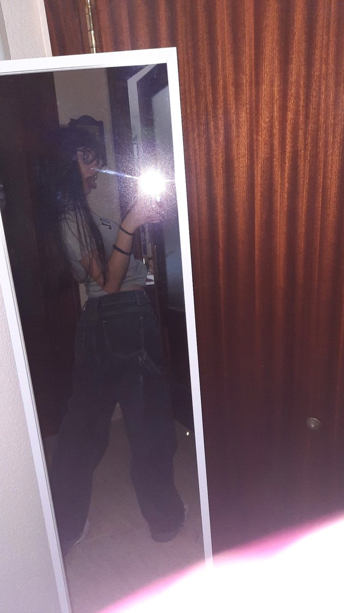 anywinehouse666's tweet image. lo que fueron mis 16 joder me estoy volviendo aburrida y no lo soporto