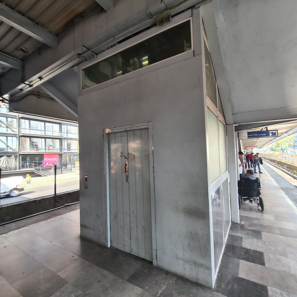 ferue916's tweet photo. Para colmo, no se ven avances en la instalación del #elevador en dicha estación.

Favor de compartir @PublimetroMX @UnoNoticias @Azteca @alvaro_delgado @MemeYamelCA @SinCensura_MX
Gracias https://t.co/A9jwZl5svO