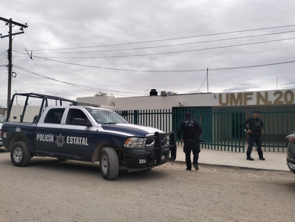 sspdgo's tweet image. #DurangoRenace Se llevan a cabo patrullajes de vigilancia en hospitales, clínicas y centros de salud; de todas las cabeceras mpales del Estado, por parte de elementos de la Policía Estatal y Mpal a través del Mando Único. Brindando seguridad. #SSPDgo