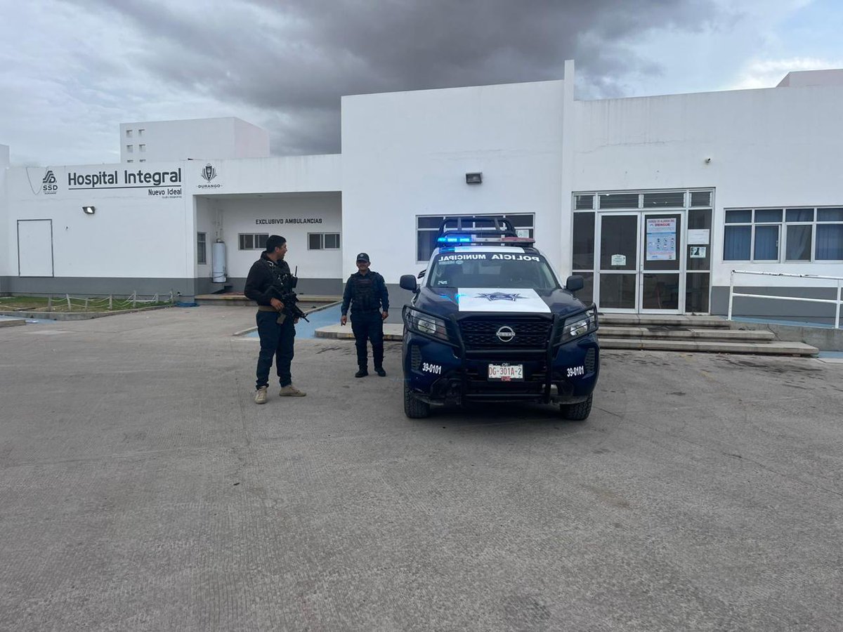 sspdgo's tweet image. #DurangoRenace Se llevan a cabo patrullajes de vigilancia en hospitales, clínicas y centros de salud; de todas las cabeceras mpales del Estado, por parte de elementos de la Policía Estatal y Mpal a través del Mando Único. Brindando seguridad. #SSPDgo