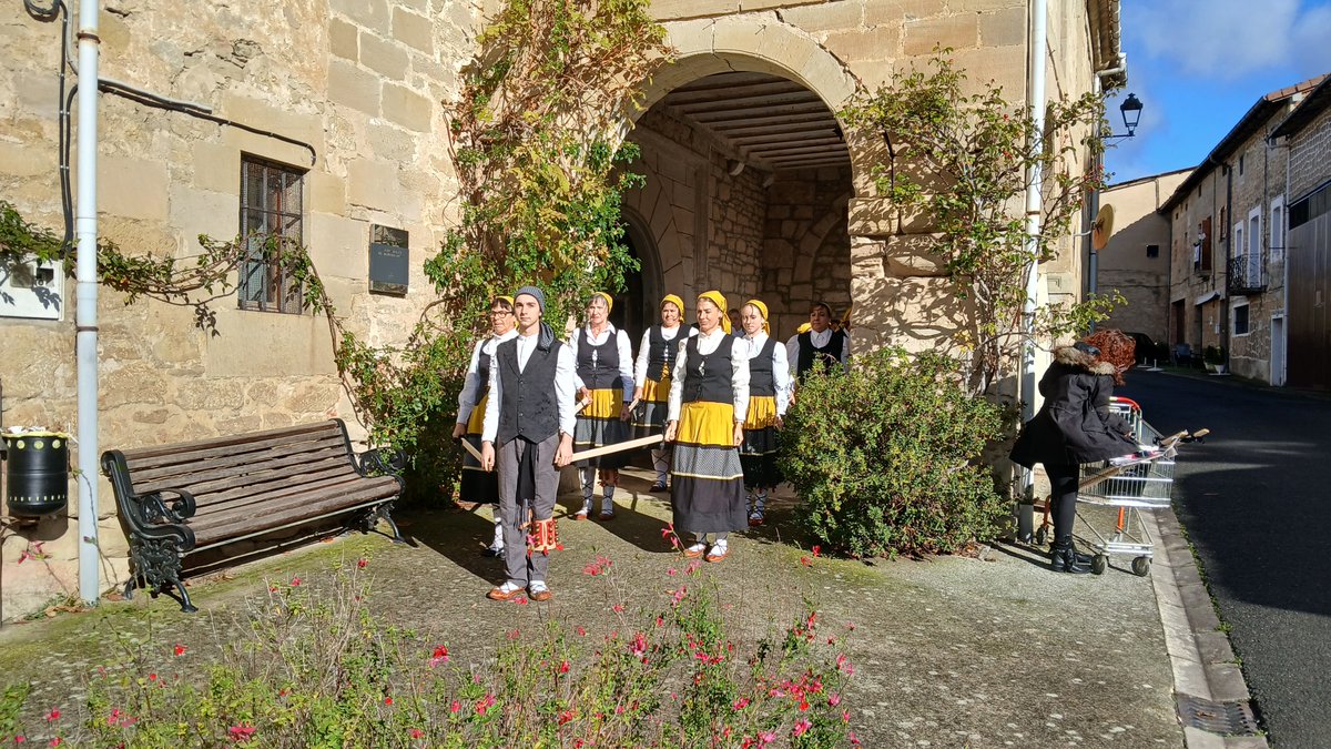 #Herrian 🎙️ La “ezpatadantza” honra a San Andrés en #Armiñon

guau.eus/m/herrian-la-e…