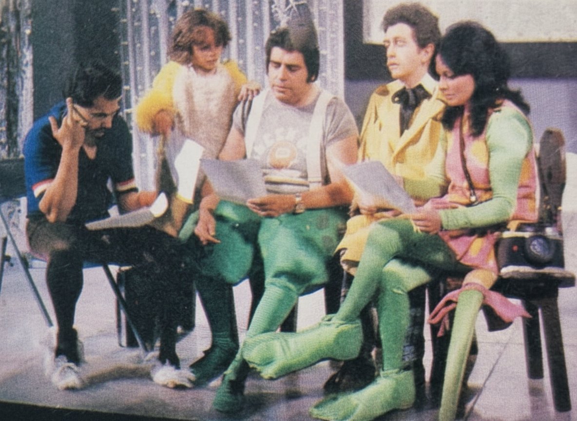 #GeneracionBurbujas
¡ Fotaza ! 😍📸
Un momento histórico con los actores originales de Odisea Burbujas, creando magia sin saber que estaban marcando a toda una generación.
Foto única, nunca los habíamos mostrado con sus rostros y el personaje.