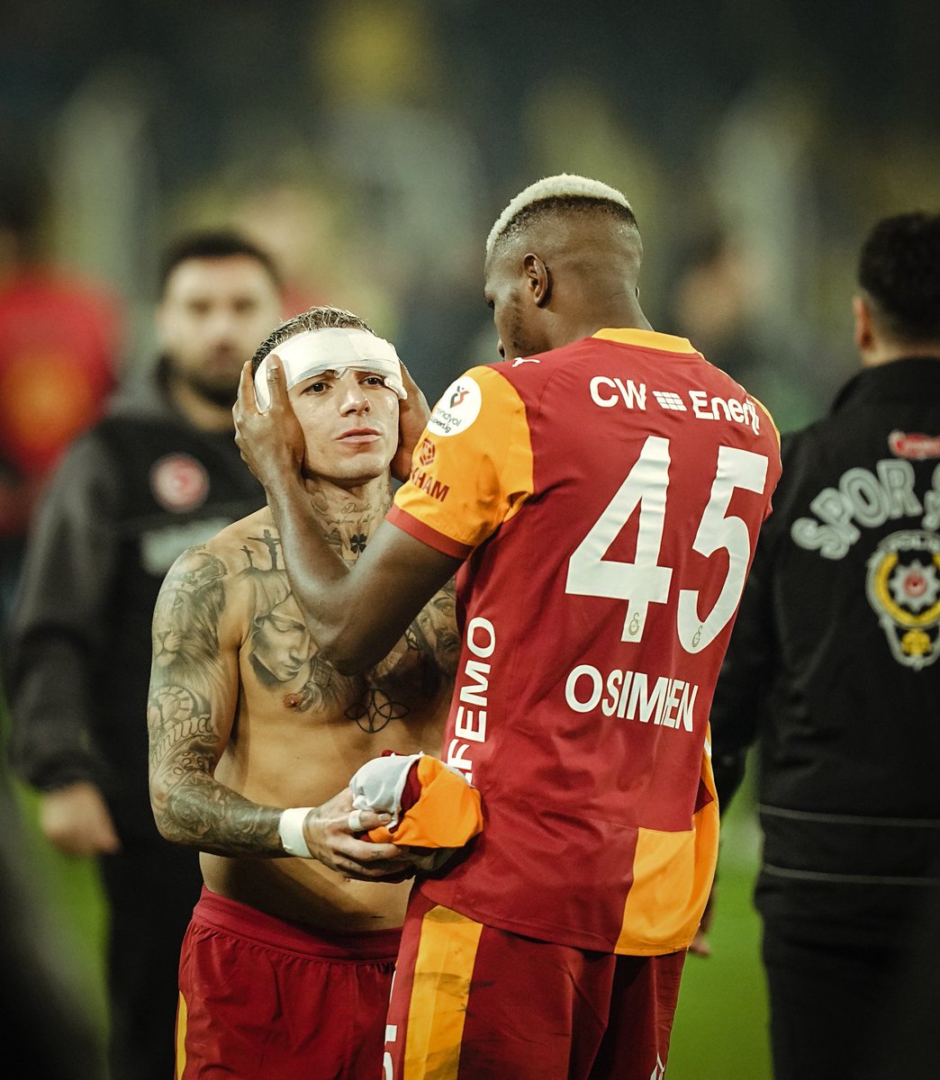 LTorreira34's tweet image. La vida por mi equipo y por estos colores.
Esto es Galatasaray 💛❤️
🖐🏻⭐️⭐️⭐️⭐️⭐️