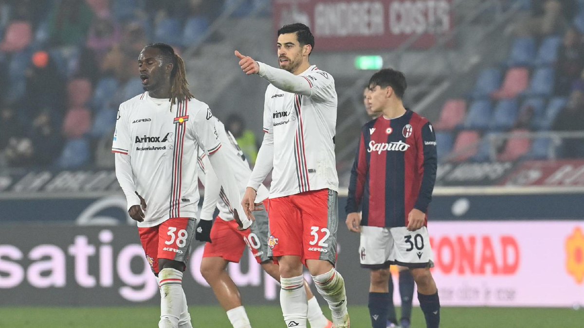 RaiNews's tweet photo. #SerieAEnilive, #BolognaCremonese 1-2 dopo 45’: grigiorossi in vantaggio con #Payero e #Vardy, #Orsolini accorcia su rigore 📌 Stadio Dall’Ara #1dicembre
Segui tutti gli aggiornamenti in tempo reale 👉🏻 https://t.co/gCN3EvRodJ https://t.co/h6CNBoG5q8
