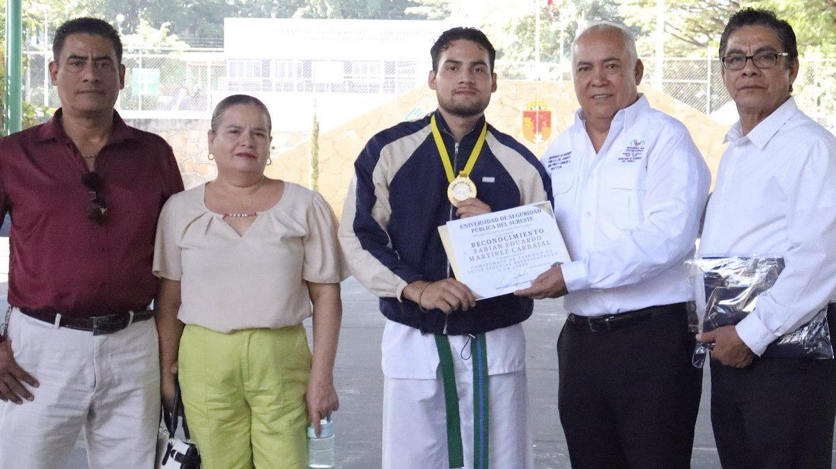 sspchiapas's tweet image. Inicia USEPS de la SSP reconociendo participaciones destacadas.

facebook.com/share/p/14UeP5…

#SecretaríaDeSeguridadDelPueblo
#CeroCorrupción 
#HumanismoQueTransforma