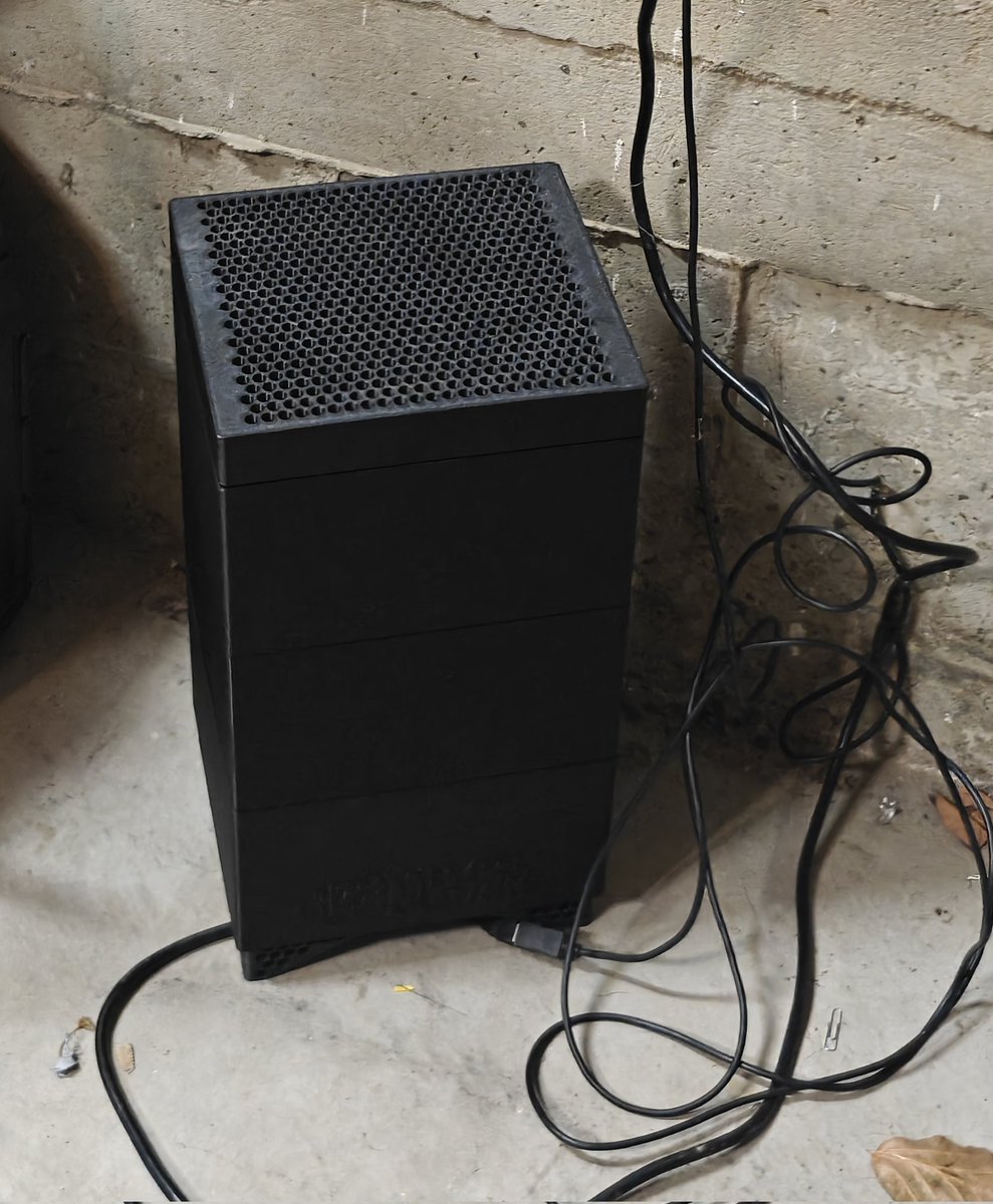 astupidmoose's tweet image. It's that time of year again.

Running S9s in a solo pool to heat my garage! @CryptoCloaks Space Heater cases still going strong!