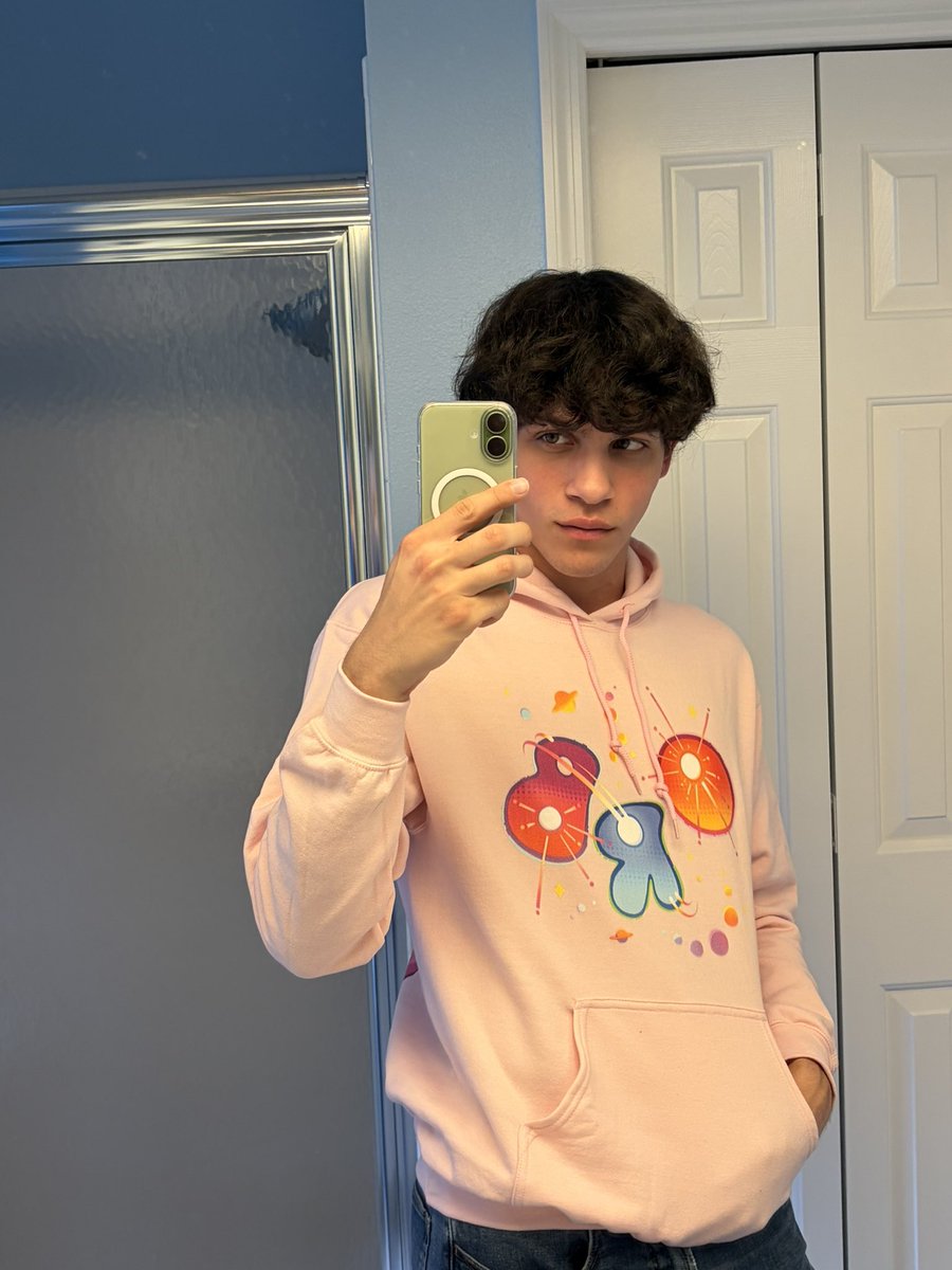 VVater05's tweet photo. bought the orbit hoodie https://t.co/8VuQZqPJ78