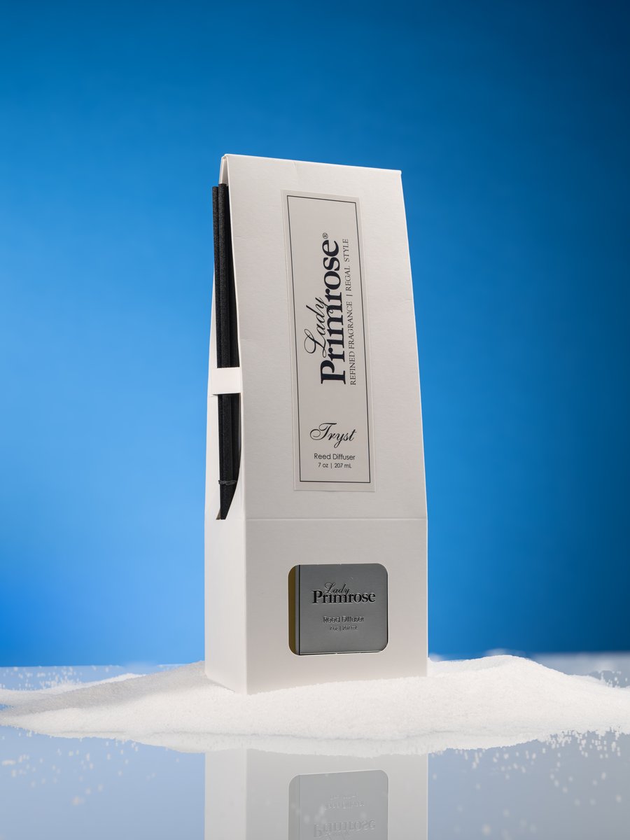 ladyprimrose1's tweet image. Set the scene for the season. Our new Reed Diffuser fills your space with soft fragrance and quiet luxury.

#LadyPrimrose #ReedDiffuser #HolidayHome #WinterElegance #LuxuryFragrance #LadyPrimroseFragrances