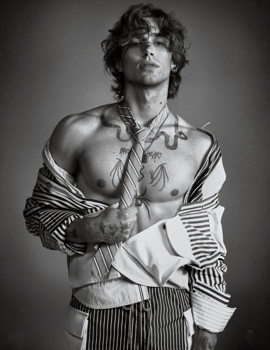 hackerxwright_'s tweet image. ɞ˚‧｡⋆: જ⁀➴₊⊹ 📸 💙 🩶