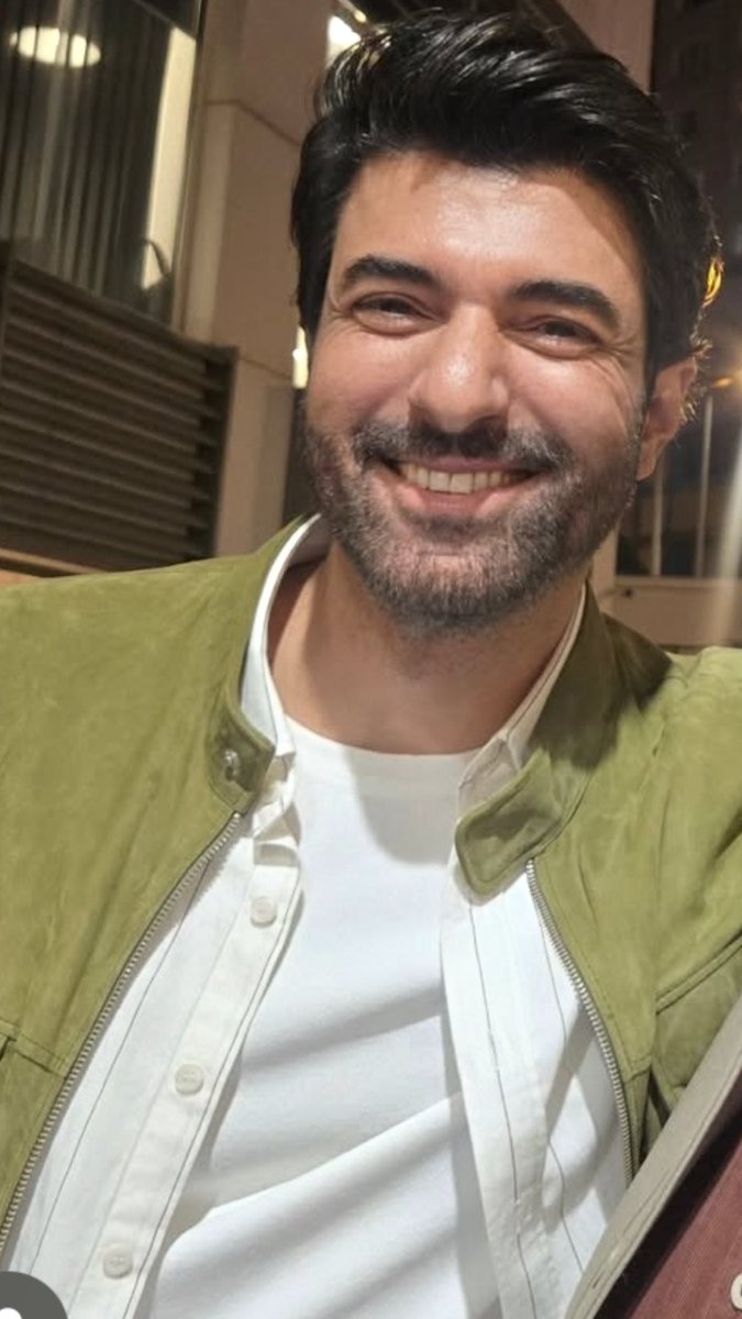 Bir bebek gördüm sanki  evet  doğru görmüşüm o miniş bir bebek. #EnginAkyürek 👶🏻 🫠🫠🫠🤤