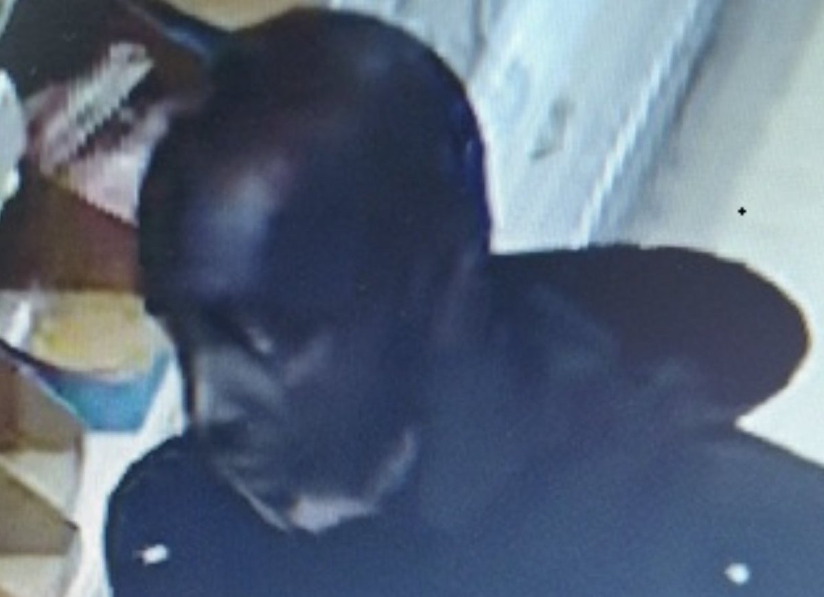 Do you know this Welsh tenor?

He's wanted after an elderly woman in her 80s had her purse stolen on Birmingham New Road in October.

The purse contained cash and a bank card which was later used at a shop in Tipton, West Midlands.

Calling 101 with info, quoting 20/401647/25.🇬🇧