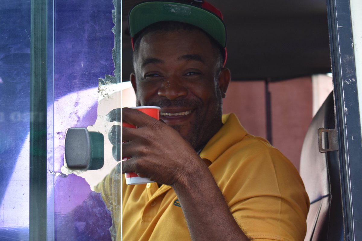 Hoy conmemoramos el Día Internacional de la Lucha contra el VIH/SIDA.

Desde el COIN salimos a las calles para compartir información, solidaridad y cuidado. Repartimos chocolate, galletas y kits. Porque la prevención también es un acto de amor. ❤️🌍 #DíaMundialDelSIDA