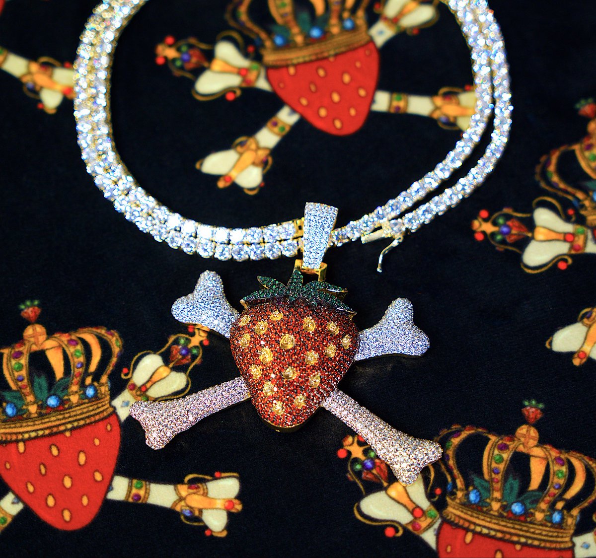 CaswellCharles's tweet image. Serving fresh deals all day, it’s CYBERRY Monday 🍒🔥
berriedaliveofficial.com/shop