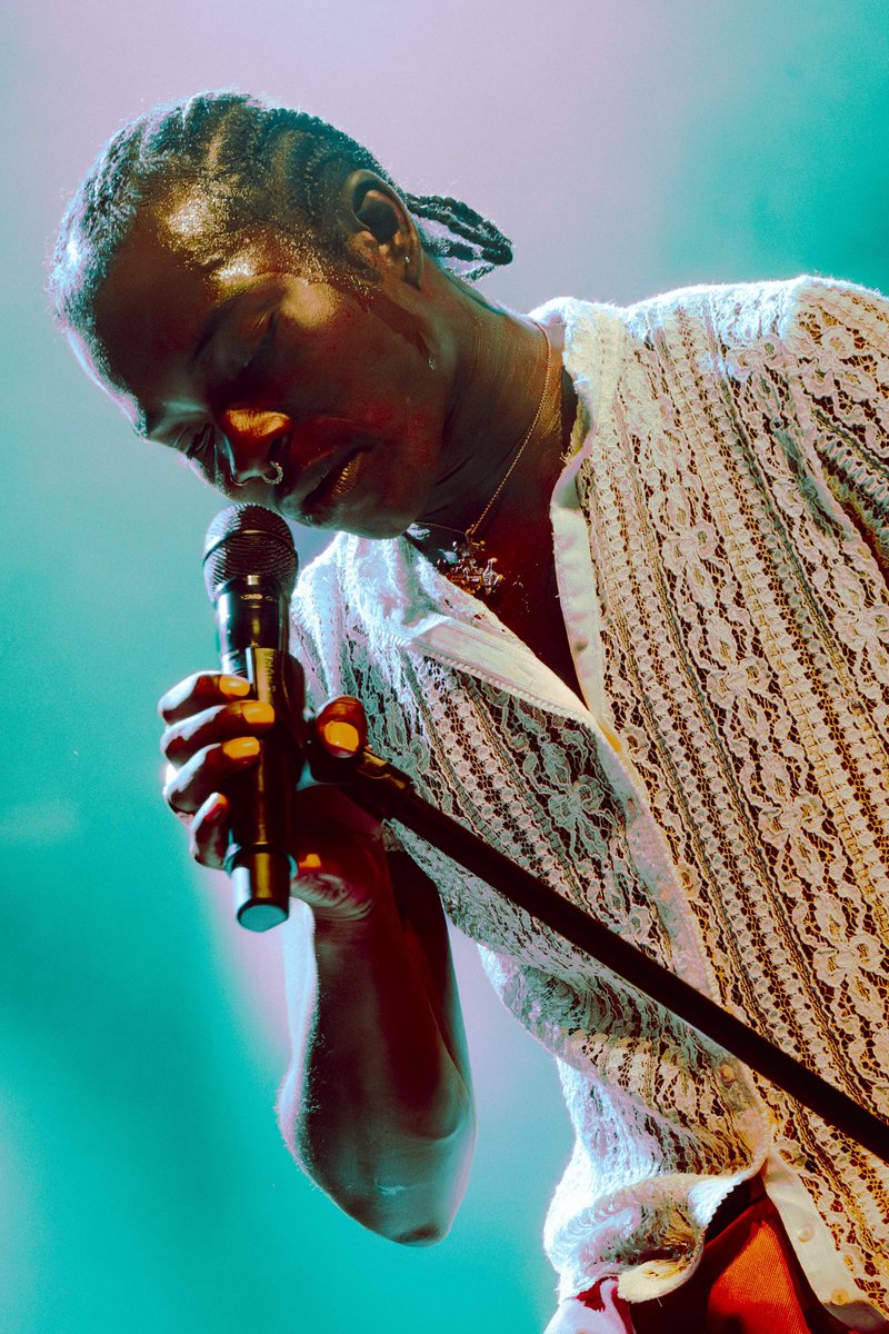 JhariahClare's tweet image. 25 TODAY ⭐️ 
THIS ONE FEELS SO HARD-EARNED.
EXPERIENCED AND ABSORBED EVERY KIND OF CHAOS THIS YEAR.

IN THE AFTERMATH, IM FEELING SO ENERGIZED BY THE CLARITY THAT’S COME FROM IT ALL.

NOW, TO JUST FOLLOW THROUGH.

📸: @/haleypetronephoto