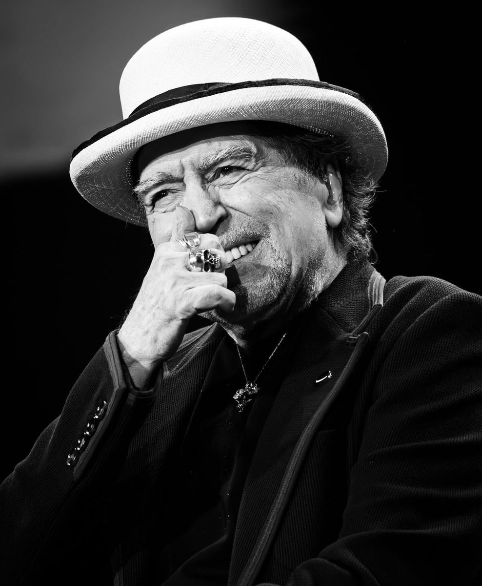 Joaquín Sabina tweet media