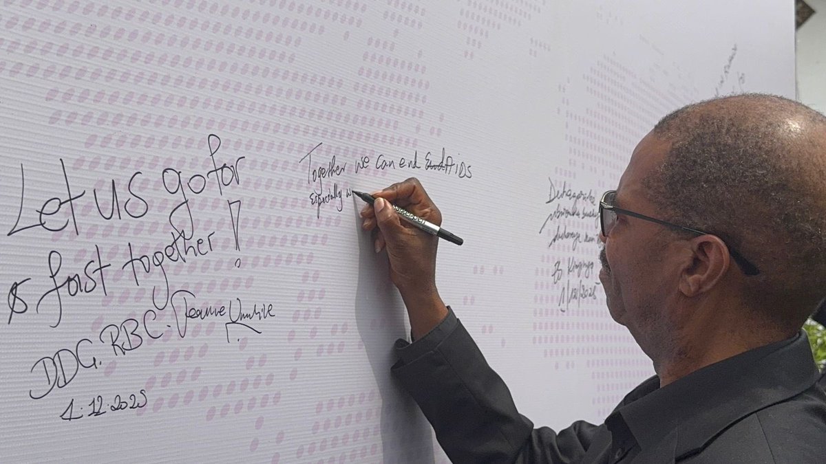 harerimana_tito's tweet image. Today, @RwandaNGOForum stands together with national health institutions, civil society organizations, partners, and community members to commemorate World AIDS Day 2025 at Kinyinya Health Centre in Gasabo District. 

The event honors the extraordinary resilience of Rwandans…