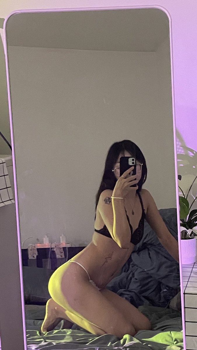 Aria3ol's tweet photo. kissing it thru my panties >>> ughhh yess plss  #nsfw #nsfwtwt https://t.co/hKM5ql06od