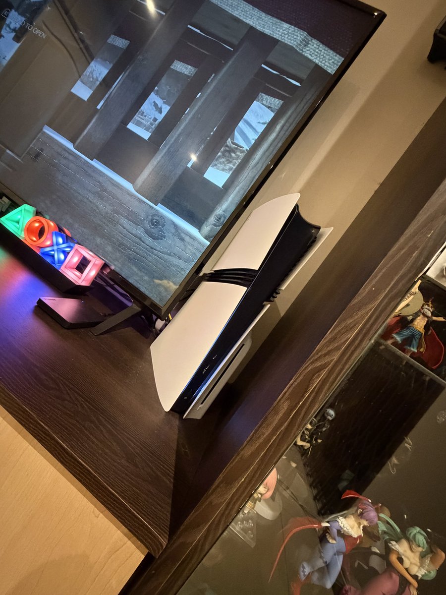 Jivesh1995's tweet image. Disc drive installed, now to install the collection of physical games

#PS5 #PS5Pro