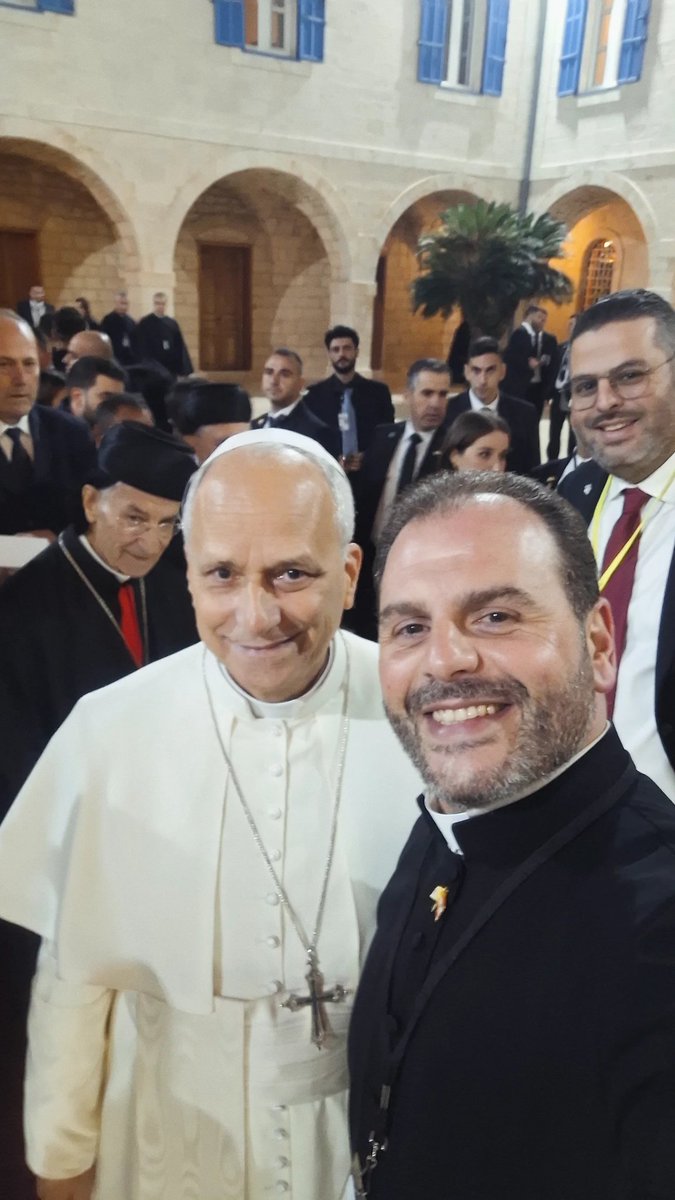 PadreSAAB's tweet photo. لا كلام.. فقط حب وسلام 
🤳 con il nostro papa #PopeLeoXIV ❤️ https://t.co/meaOOk0UmE