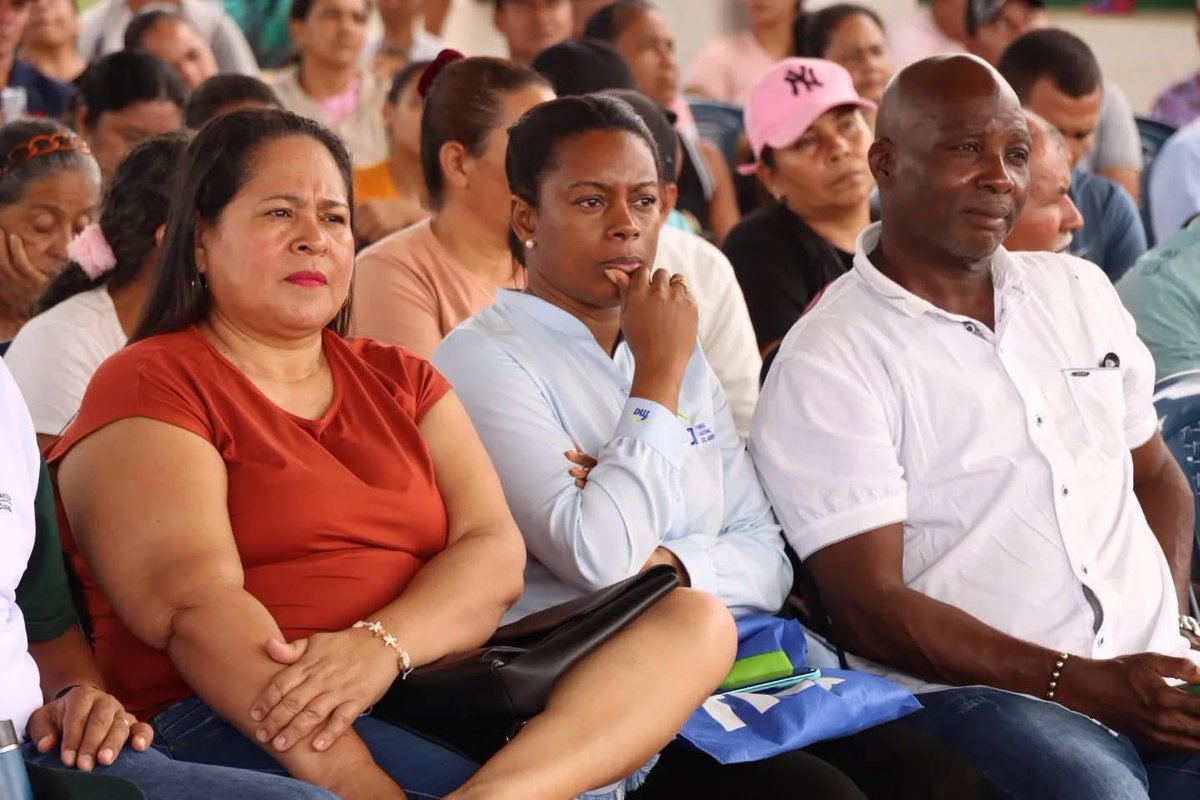 San Pedro de Urabá fue el escenario para compartir cómo, entre VIVA, la Gobernación de Antioquia y los municipios, estamos construyendo oportunidades reales para las familias. Hoy, son 54.406 familias antioqueñas las beneficiadas en materia de vivienda con nuestro programas 🏡✅
