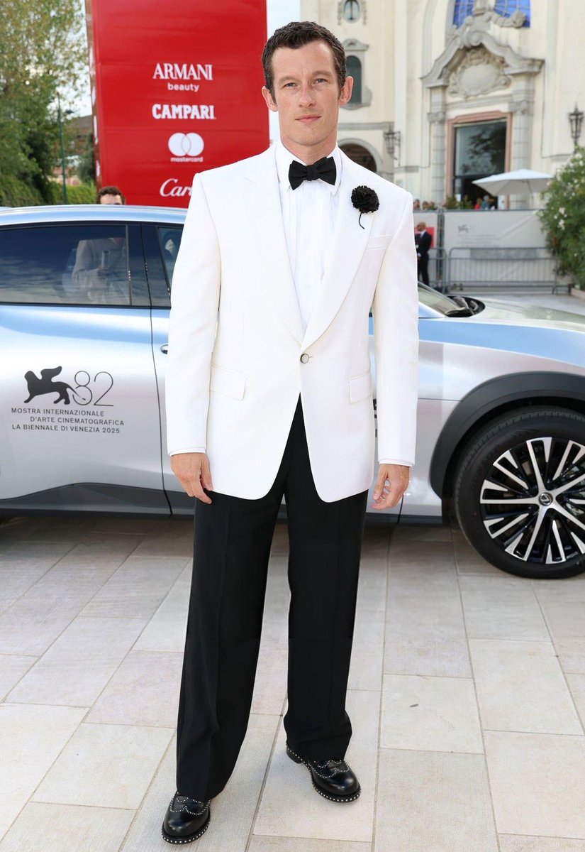 callumluvbot's tweet image. like come on, how are people only seeing it now?