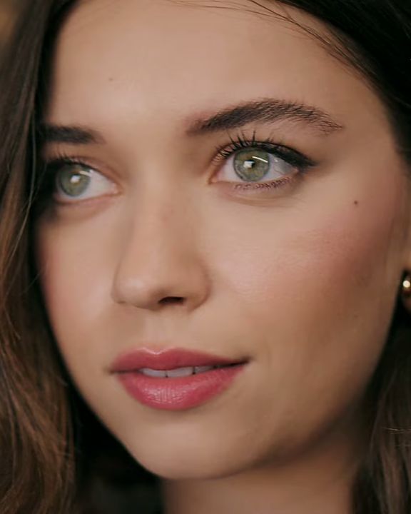 Doğum günü kızı 
NiceYaşlara AfraSaraçoğlu