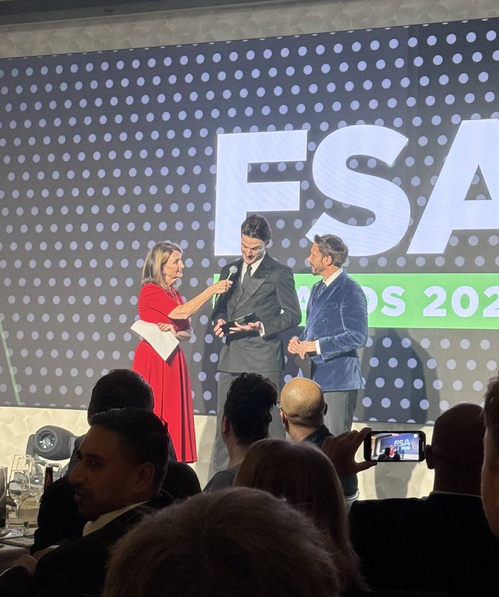 Arsenal_Folio's tweet image. 🚨 BREAKING: Declan Rice has been awarded the @/WeAreTheFSA Men’s Player of the Year! #AFC

Massive Congratulations Dec 🎉👏
📸 @timpayton