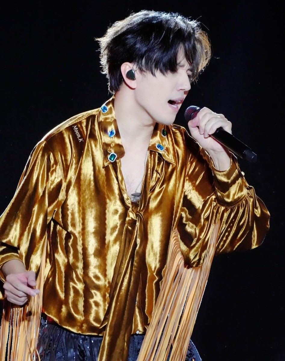 <a href="/DDears00/">DQDears00</a> Стремишься улучшить себя! Не видишь, что ты идеален! Известна в мире доброта, которой полон ты. Едва ли с тобой сравниться кто-то смог...
A VOICE THAT UNITES
#DimashQudaibergen
Follow the music