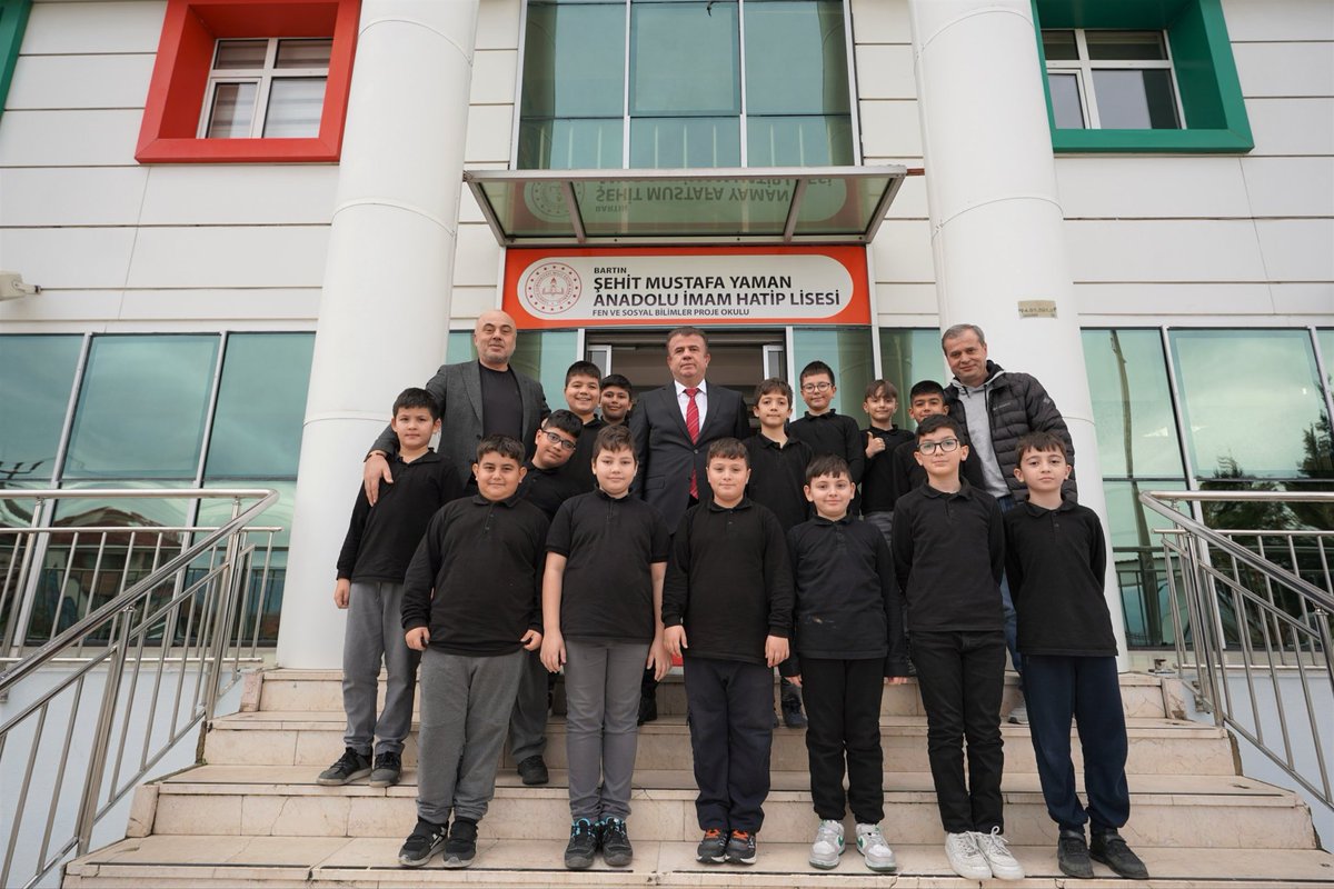 İl Milli Eğitim Müdürümüz Sayın Ramazan Aşçı, Şube Başkanımız Sayın Muhammet Akça’nın görev yaptığı Şehit Mustafa Yaman Proje İmam Hatip Lisesi’ni ziyaret etti.

Eğitim çalışanları ve eğitim gündemi üzerine gerçekleşen hasbihal ve nazik ziyaretleri için Sayın Müdürümüze teşekkür