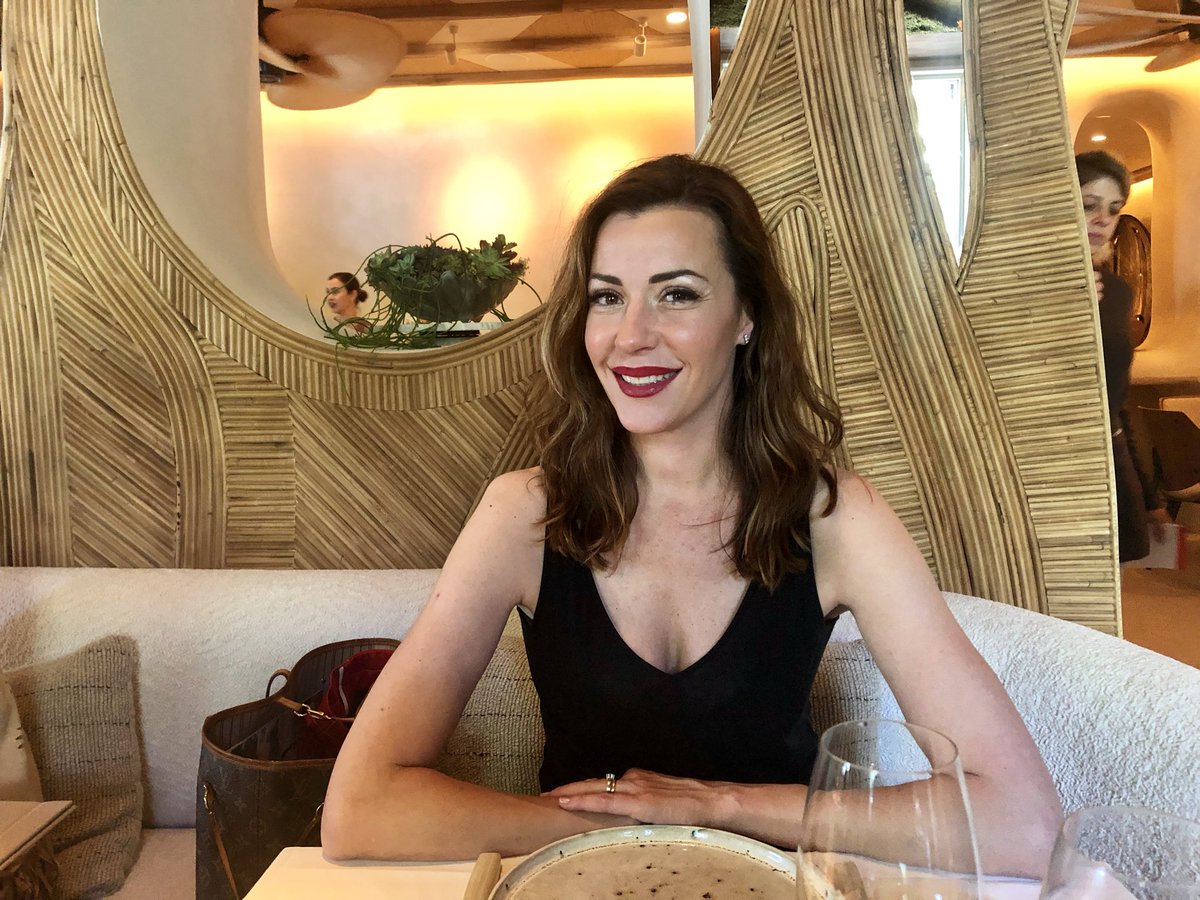 Con vuestro odio y vuestro amor, cada día estáis haciendo a Celeste más poderosa. 
Gracias ❤️